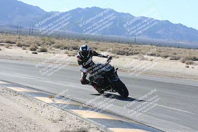 media/Dec-01-2025-Moto Forza (Mon) [[2daa91e15f]]/3-Beginner Group/Session 3 (Turn 16 Inside)/